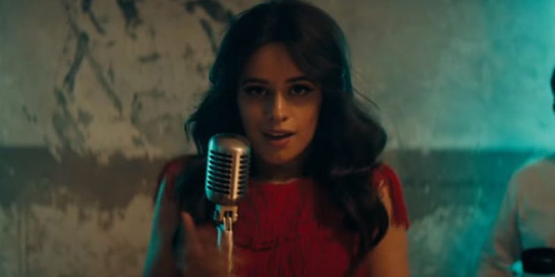 Música - Camila Cabello vive um dramalhão latino no clipe de "Havana"; assista