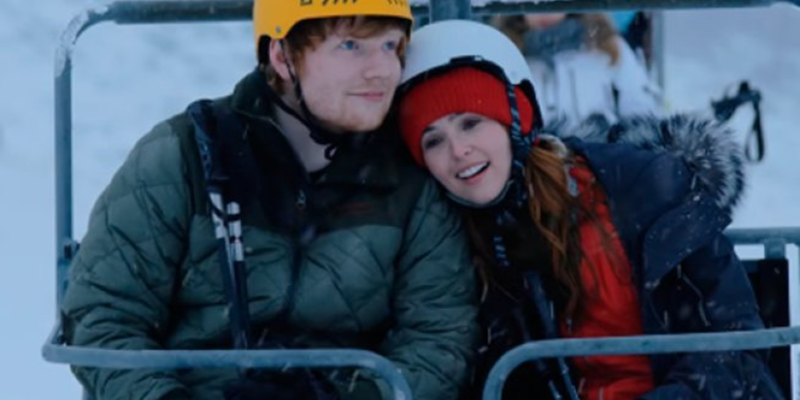 Música - Com muito romance, Ed Sheeran lança o clipe de "Perfect", estrelado por Zoey Deutch; veja