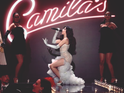 Música - Com temática burlesque, Camila Cabello canta "Havana" no programa da Ellen DeGeneres