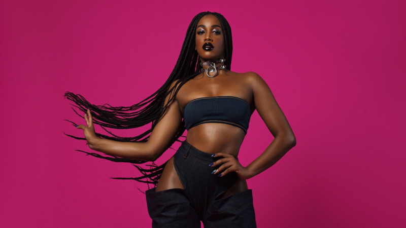 Música - Recheado de parcerias, ouça "Dona de Mim", o primeiro álbum da IZA