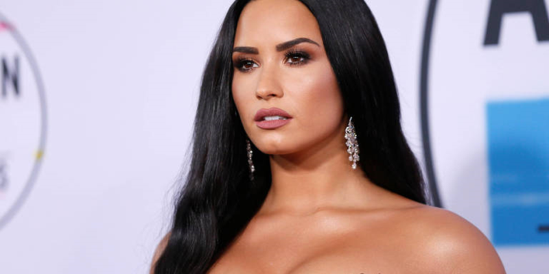 Famosos - "Eu continuarei lutando": Demi Lovato se pronuncia pela primeira vez após overdose