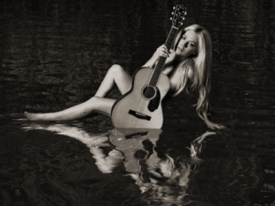 Música - Avril Lavigne lança "Head Above Water", seu primeiro álbum em cinco anos
