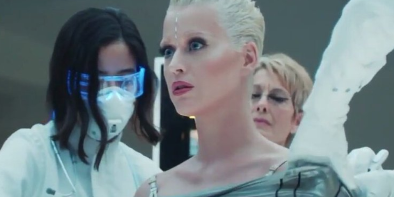 Música - Zedd e Katy Perry lançam clipe sci-fi para a faixa "365"; assista