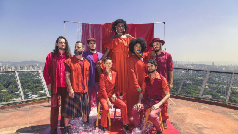 Música - Liniker e os Caramelows lança "Goela Abaixo", seu segundo álbum de estúdio; ouça