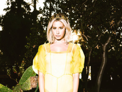 Música - Ashley Tisdale quebra hiato de dez anos e lança "Symptoms", seu terceiro álbum de estúdio