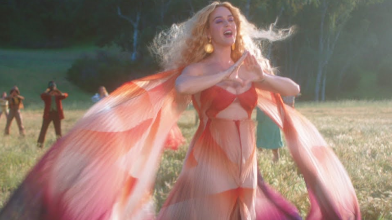 Música - Assista "Never Really Over", o novo clipe de Katy Perry