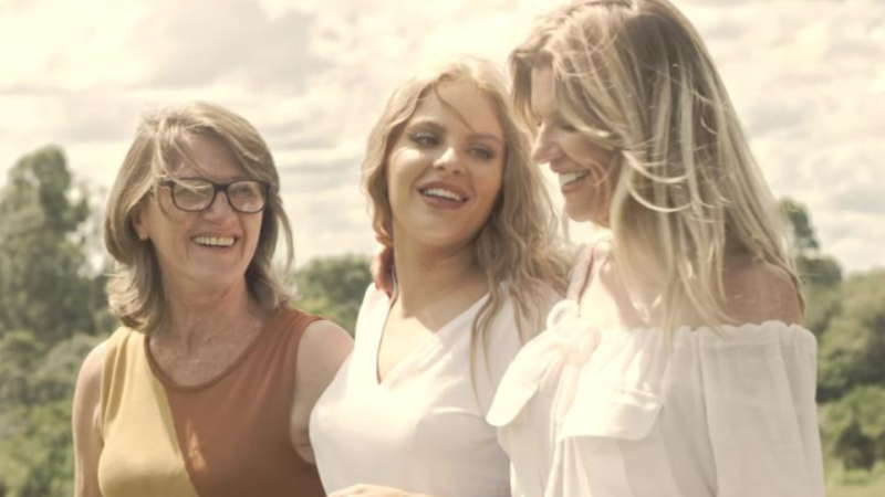 Música - Com a participação de sua mãe e de sua avó, Luísa Sonza lança o clipe da faixa "Eliane"