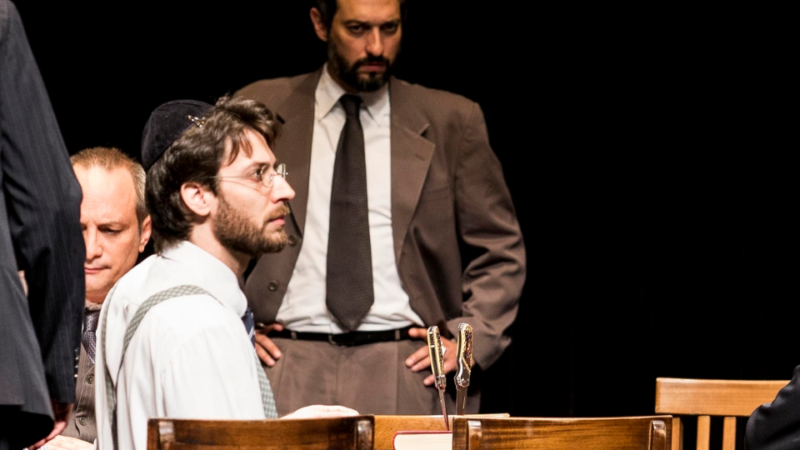 Teatro - Sucesso do grupo Tapa, "12 Homens e uma Sentença" reestreia no Teatro Aliança Francesa