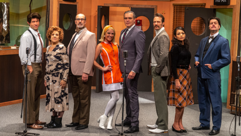 Teatro - Premiada peça "Caros Ouvintes" tem temporada estendida no Teatro Renaissance