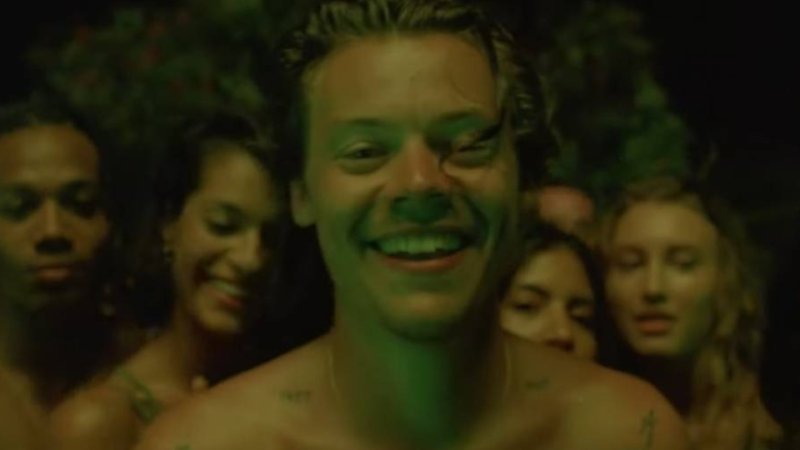 Música - De surpresa, Harry Styles lança single "Lights Up"; veja o clipe