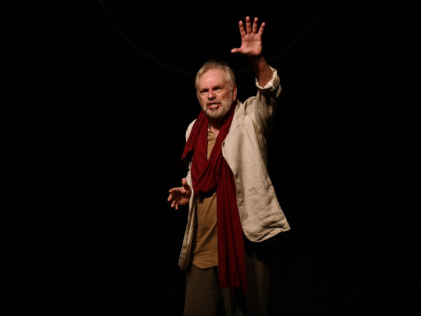 Teatro - Henri Pagnoncelli celebra 50 anos de carreira com adaptação de "Caim", de Saramago, no CCBB em São Paulo