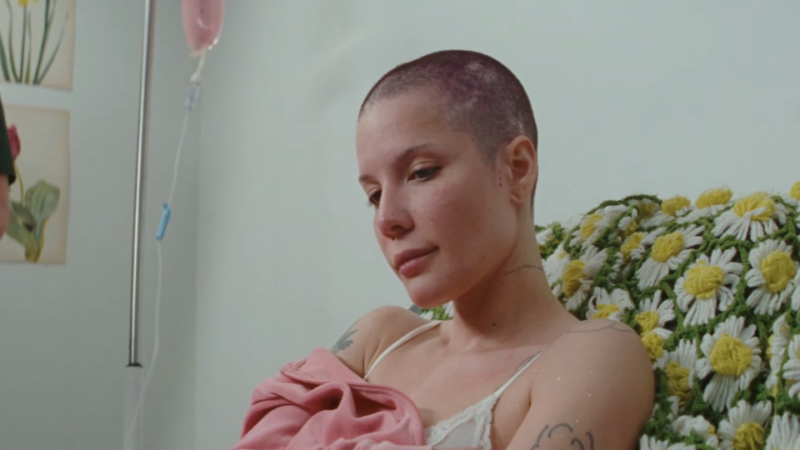 Música - Halsey retorna com a sentimental "Lucky", com sample de Britney Spears