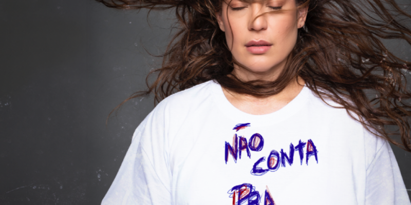 Destaque, Teatro - Helga Nemeczyk reestreia nova temporada do solo "Não Conta Pra Ninguém"