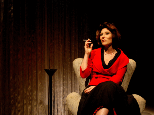 Destaque, Teatro - Beth Goulart volta aos palcos paulistanos com "Simplesmente eu, Clarice Lispector"