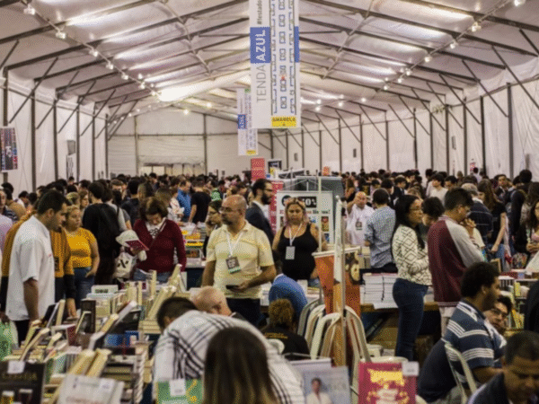 Literatura - Festa do Livro da USP é confirmada em novembro com editoras inéditas na programação