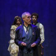 Destaque, Literatura - Musical "Dom Casmurro", dirigido por Zé Henrique de Paula, inicia temporada gratuita no Itaú Cultural