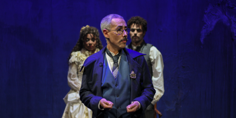 Destaque, Teatro - Musical "Dom Casmurro", dirigido por Zé Henrique de Paula, inicia temporada gratuita no Itaú Cultural