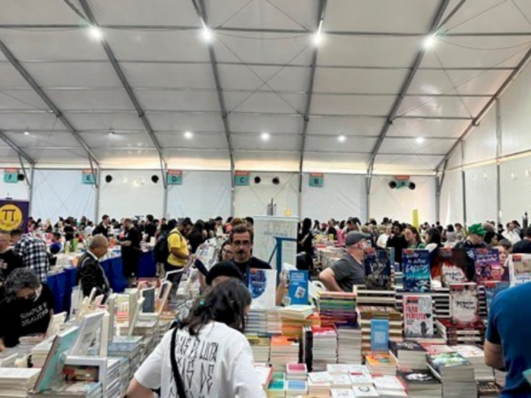 Destaque, Literatura - Memorial da América Latina recebe Feira do livro da UNESP com livros pela metade do preço