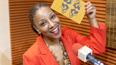 Destaque, Teatro - "O Blues Macambúzio" ganha edição inédita no Brasil com audiobook narrado por Adriana Lessa