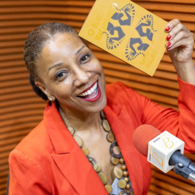Destaque, Teatro - "O Blues Macambúzio" ganha edição inédita no Brasil com audiobook narrado por Adriana Lessa