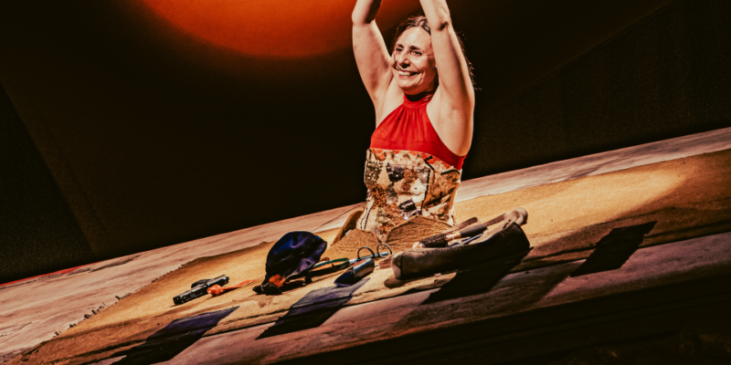 Destaque, Teatro - Armazém Companhia de Teatro estreia “Dias Felizes”, de Beckett , no Sesc Pompeia