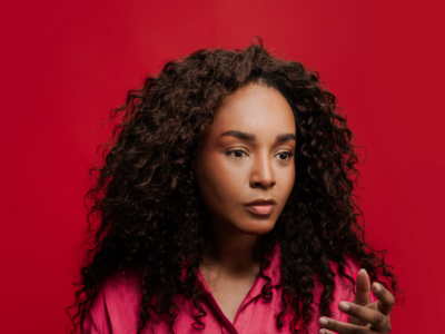 Destaque - Larissa Nunes estrela “Uma Voz Humana”, releitura de Cocteau pela Sociedade Arminda