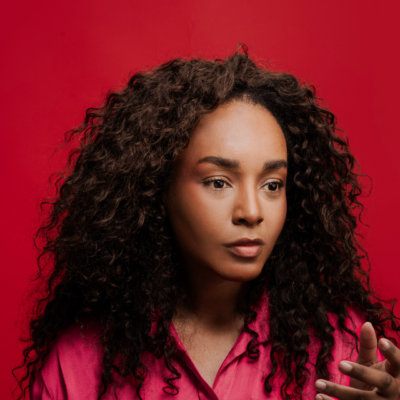 Teatro - Larissa Nunes estrela “Uma Voz Humana”, releitura de Cocteau pela Sociedade Arminda