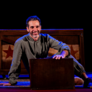Cinema e TV, Destaque - Nova temporada do solo “Meu Remédio”, com Mouhamed Harfouch, chega ao Teatro Multiplan em São Paulo