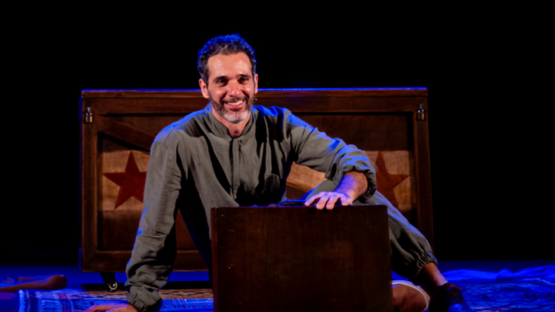 Teatro - Nova temporada do solo “Meu Remédio”, com Mouhamed Harfouch, chega ao Teatro Multiplan em São Paulo