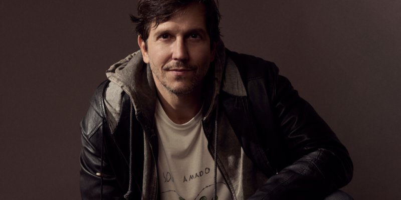 Destaque, Teatro - Vladimir Brichta estreia primeiro solo teatral com reflexão sobre paternidade e afeto
